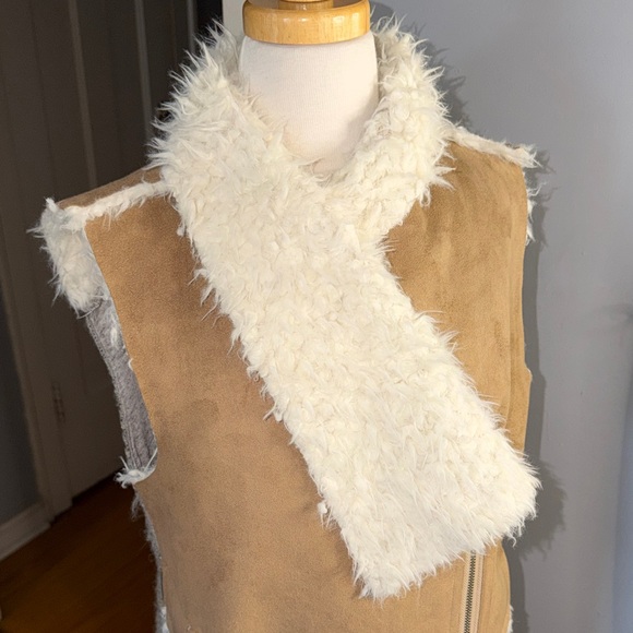 Saturday Sunday Anthropologie Fluffy Cream Vest - Picture 4 of 11